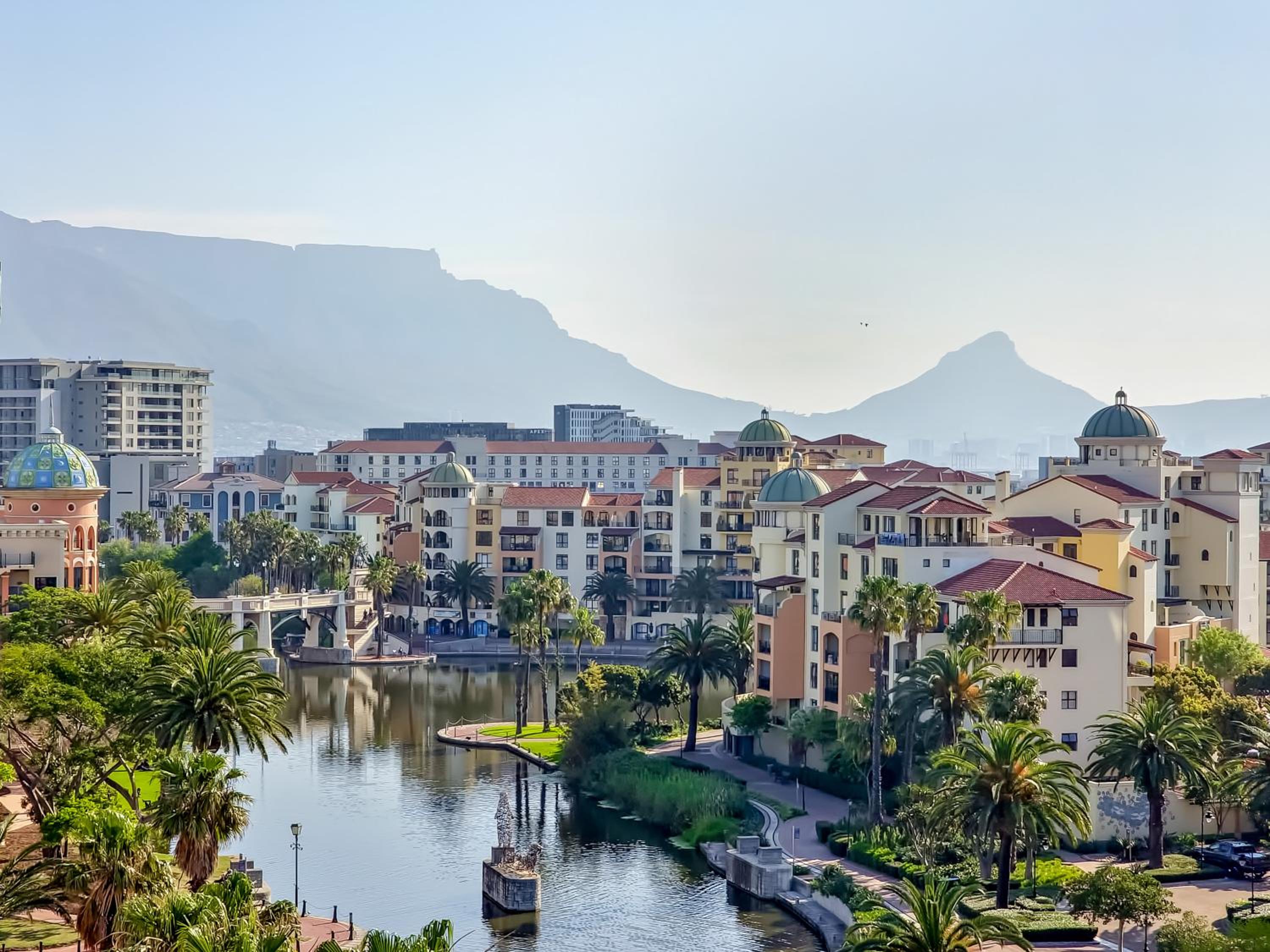 Canal, Mountains, Sea Views, Pool, Gym, Parking, Wifi