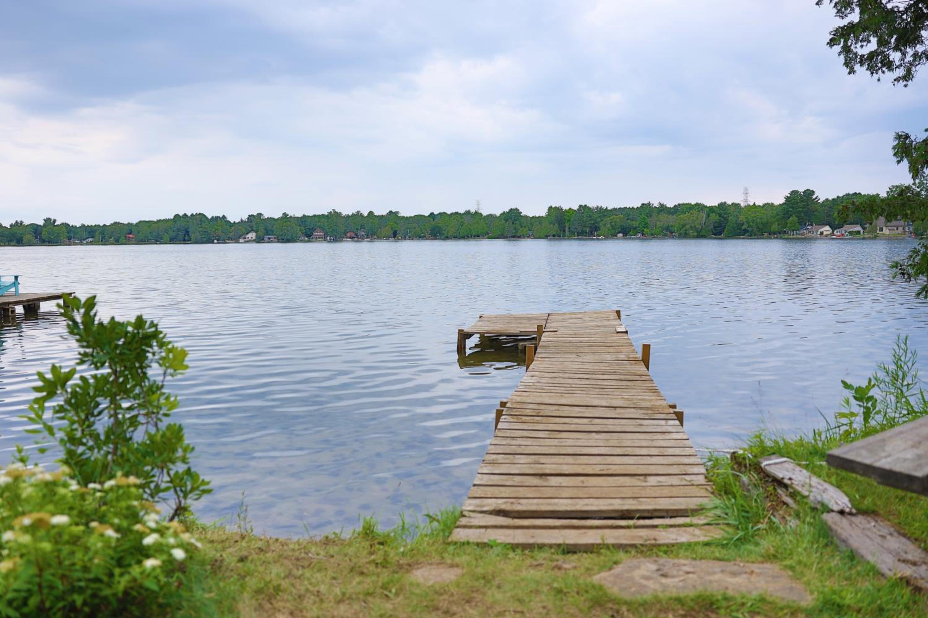 Luxury Lakefront with Sauna & EV