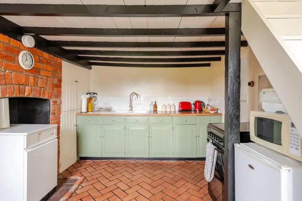 Countryside Cottage with Log Burner | Walk to Village Pub view 3