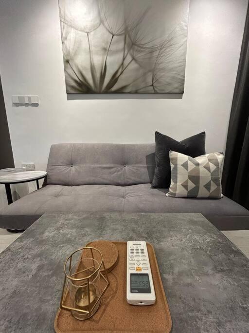 Relaxing urban retreat w stunning views photo 8