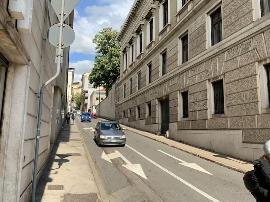 Elegante Bilocale tra Stazione e Centro Storico view 5