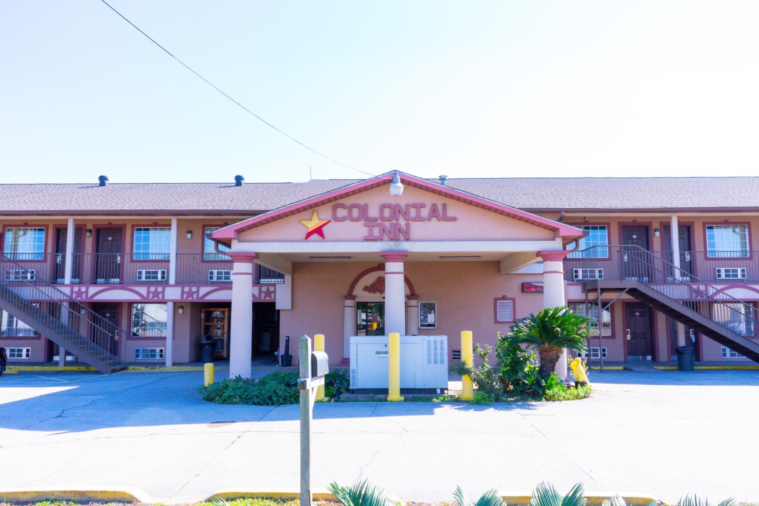 Hammond Vacations - Colonial Inn Hammond - Property Image 1