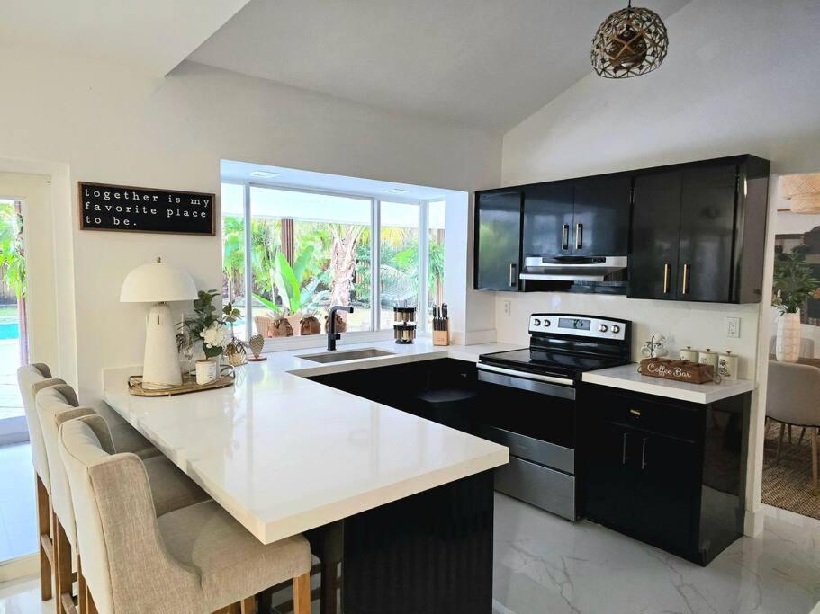 Sunset Retreat at Heart of Miami with pool