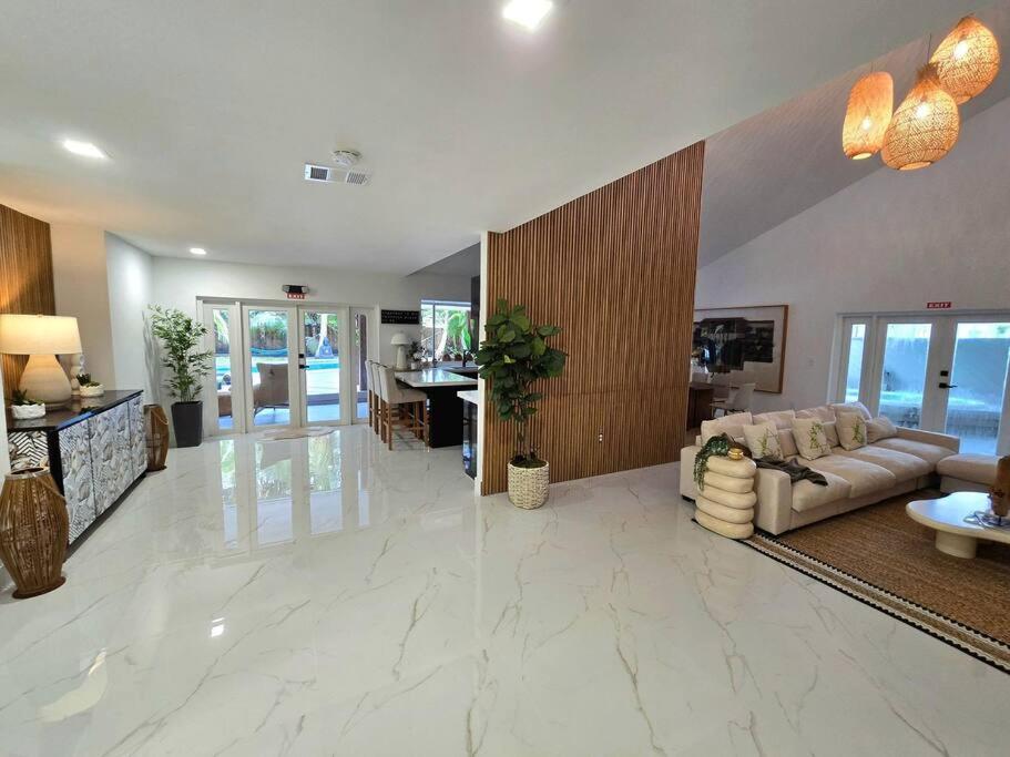 Sunset Retreat at Heart of Miami with pool