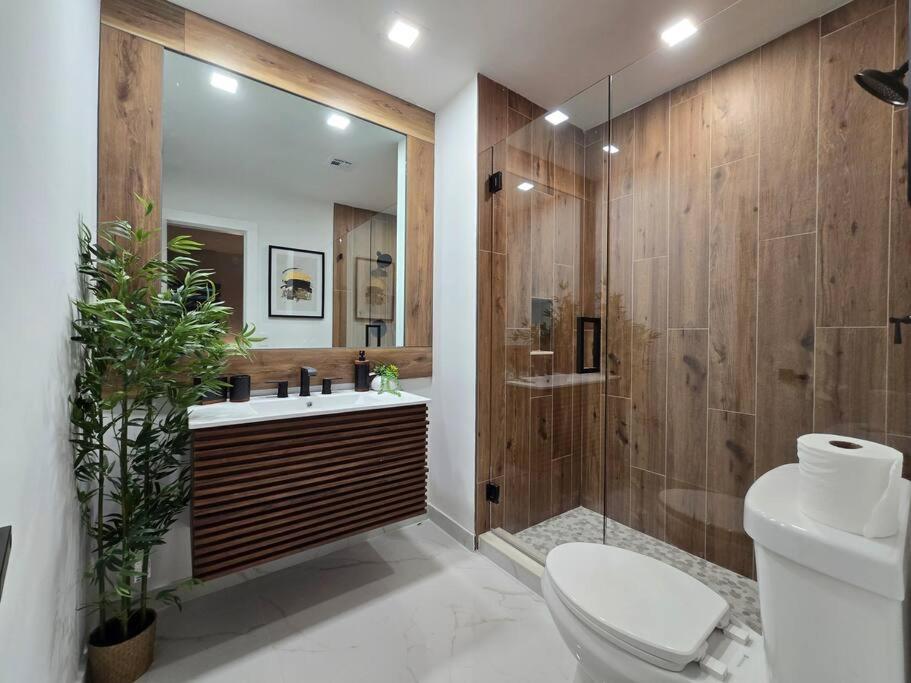 Sunset Retreat at Heart of Miami with pool