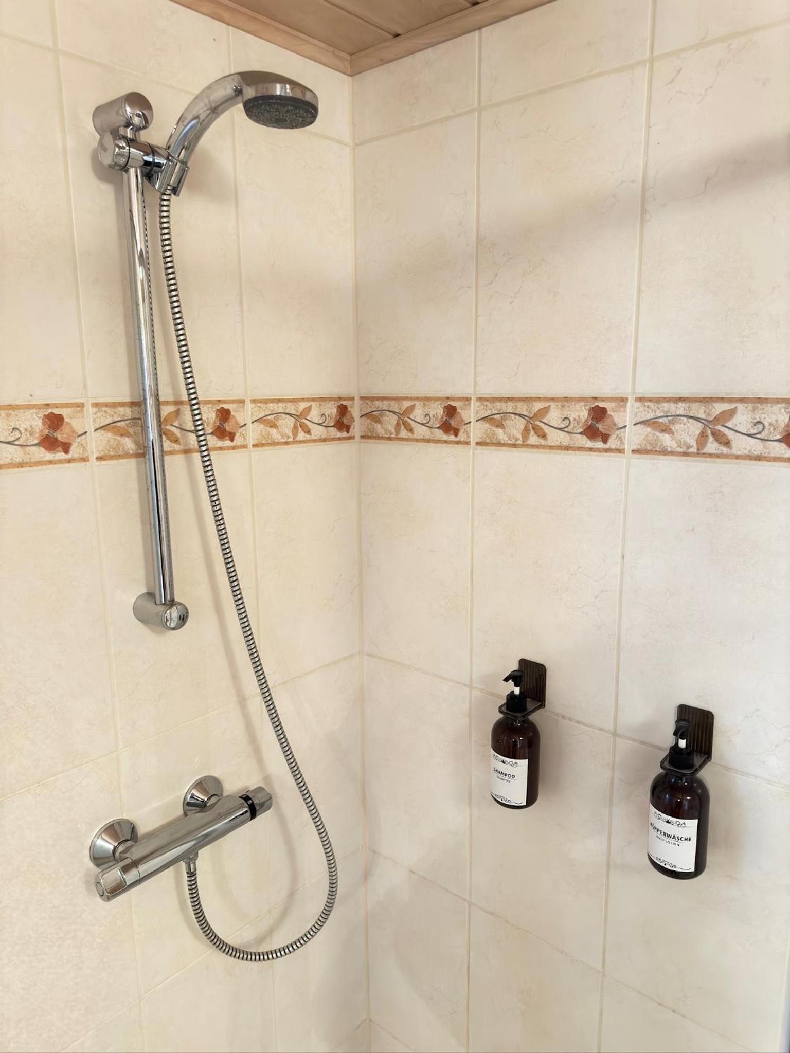Pension FAULPELZ - Budget Apartment mit Küche, Badewanne