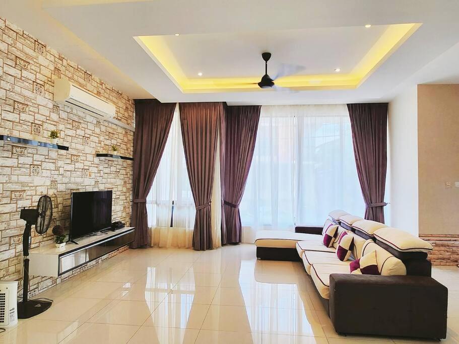 Ipoh Botani nadya 3storey 5br 19 pax photo 8
