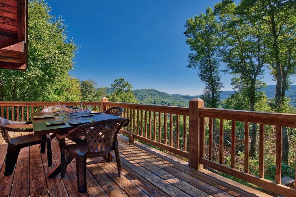 Beautiful Log Cabin with Panoramic Views view 3