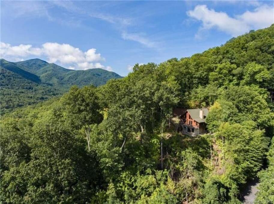 Beautiful Log Cabin with Panoramic Views view 2