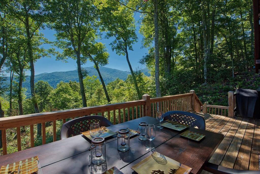 Beautiful Log Cabin with Panoramic Views view 4
