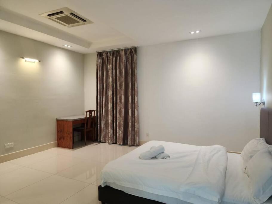 Ipoh Kinta river front luxury pent house 4br 18pax photo 5