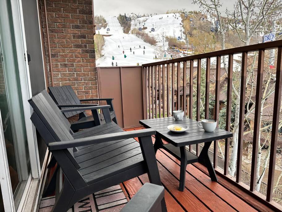 Ski In Ski Out, 2 King Beds ,Hot Tub, Sauna, 5 Min Walk to Base, Private Balcony with Views view 4