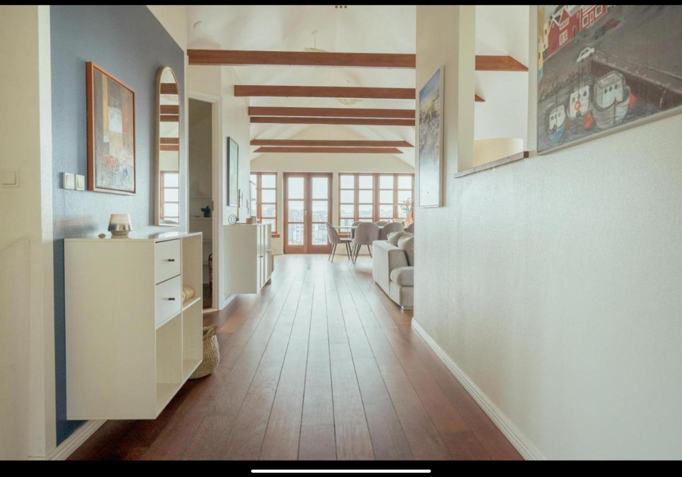 Penthouse Downtown with 4 bedrooms and Harbour View