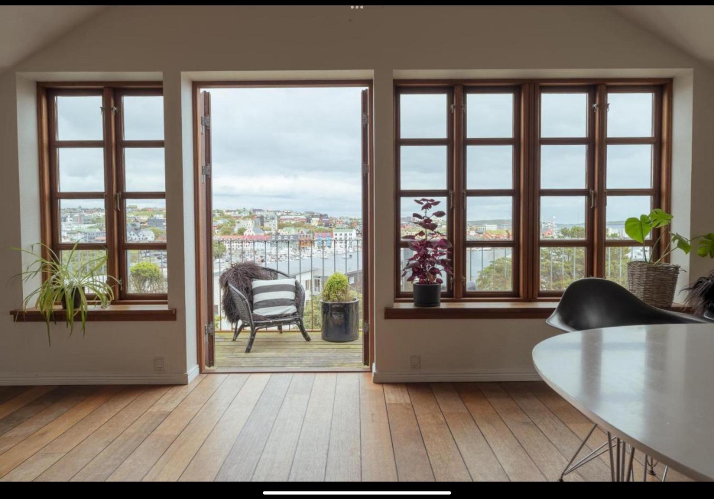 Penthouse Downtown with 4 bedrooms and Harbour View