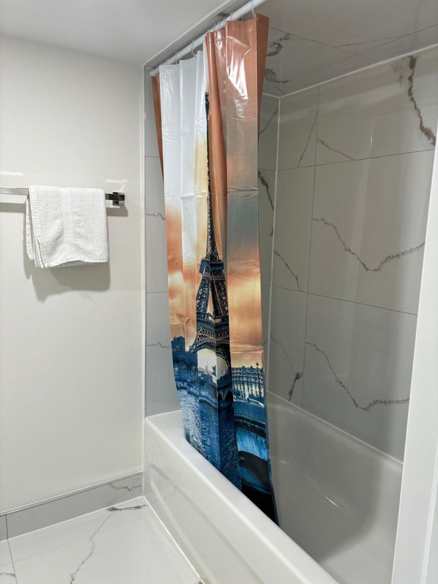 Cozy Room near Sheridan College