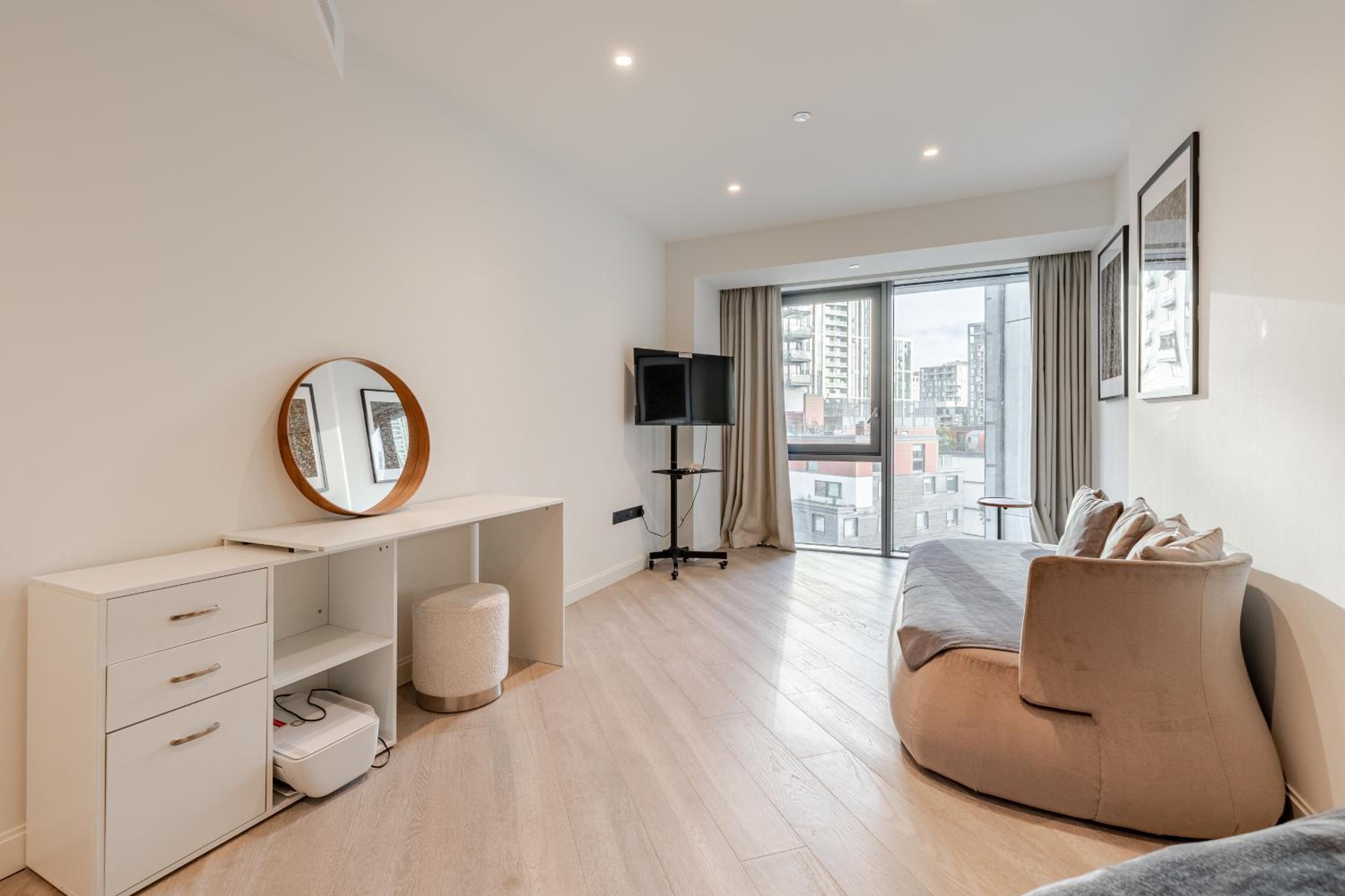 The Percy's Living Canary Wharf