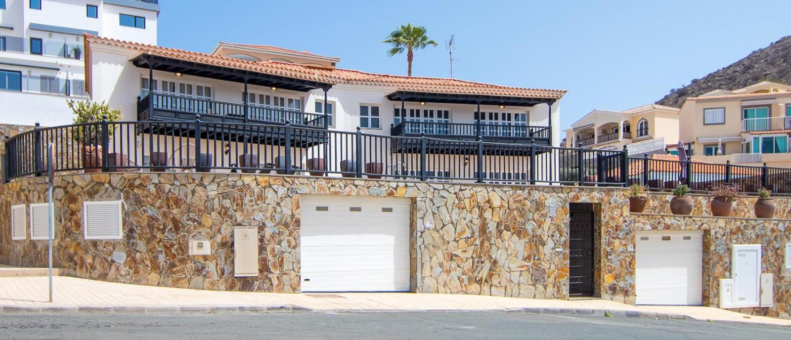 Magnificent 5-star very large luxury villa sea view jacuzzi and heated pool view 4