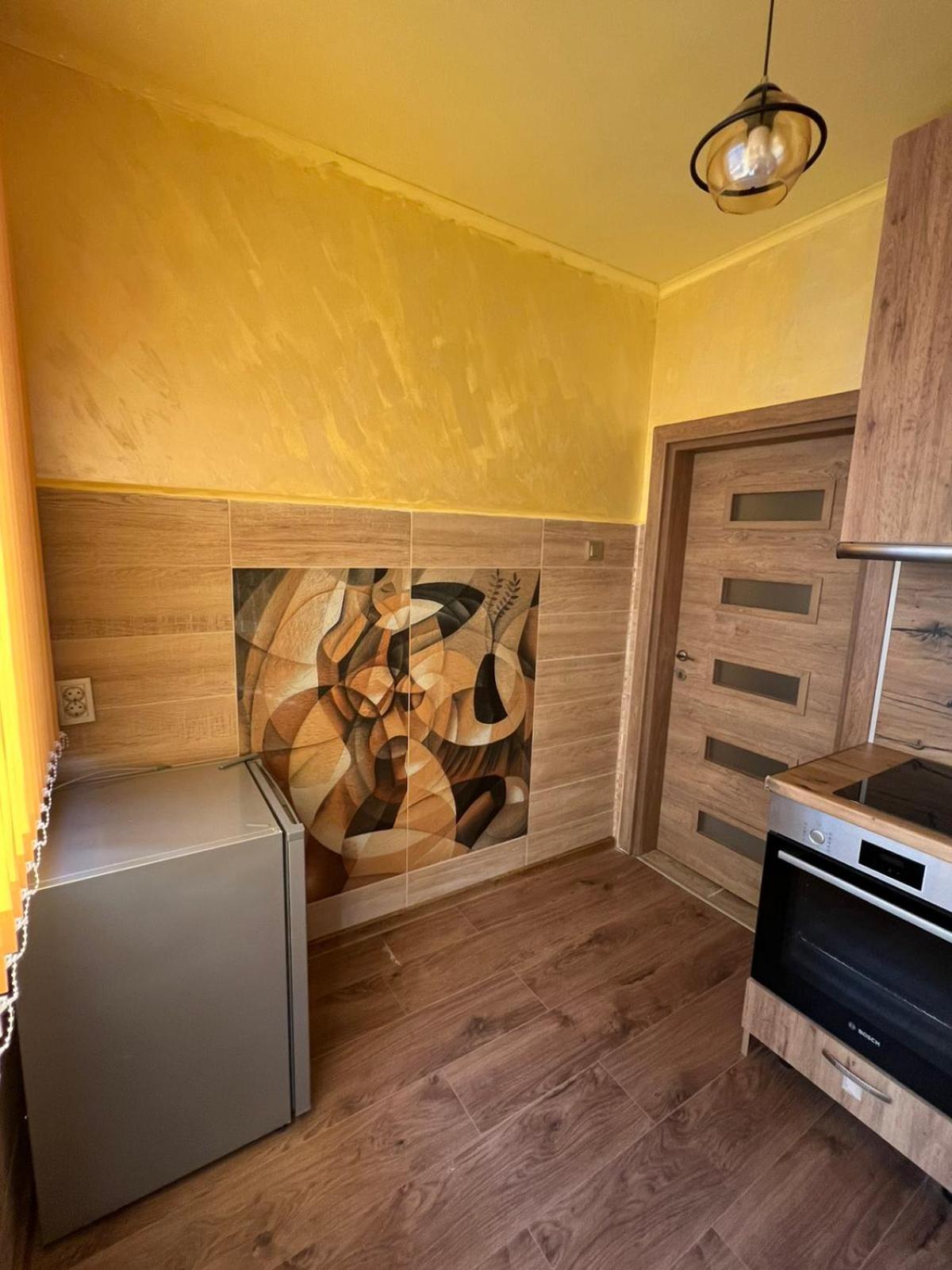 Bright & Cozy- 2BR Apartment with Private Parking