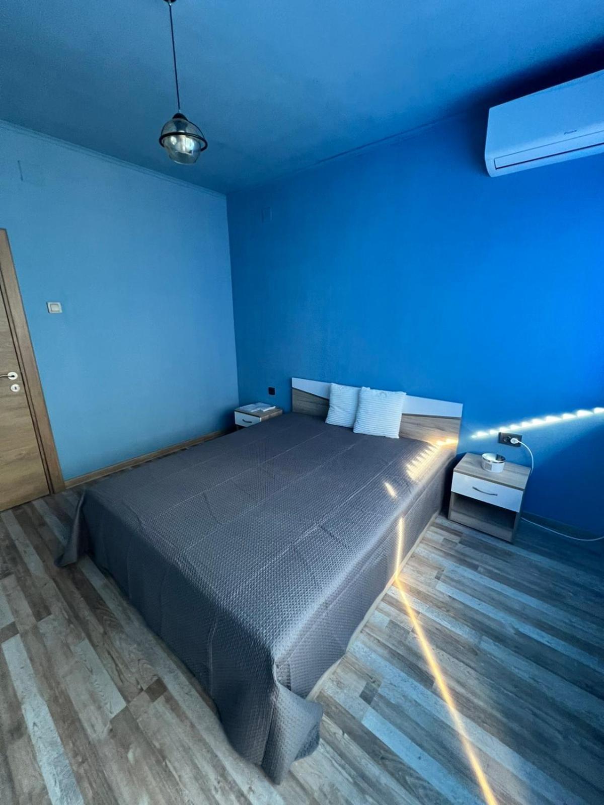 Bright & Cozy- 2BR Apartment with Private Parking