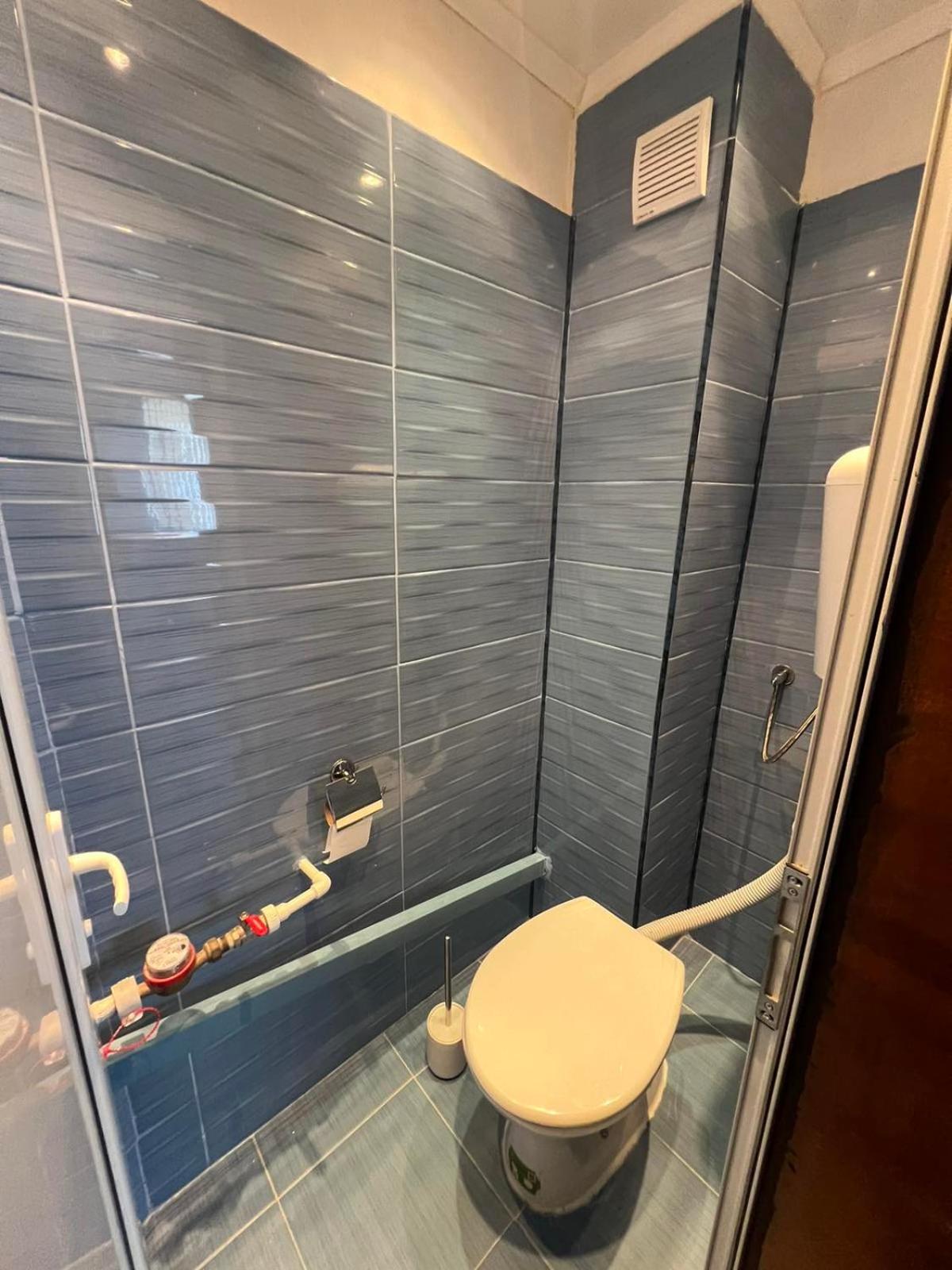 Bright & Cozy- 2BR Apartment with Private Parking