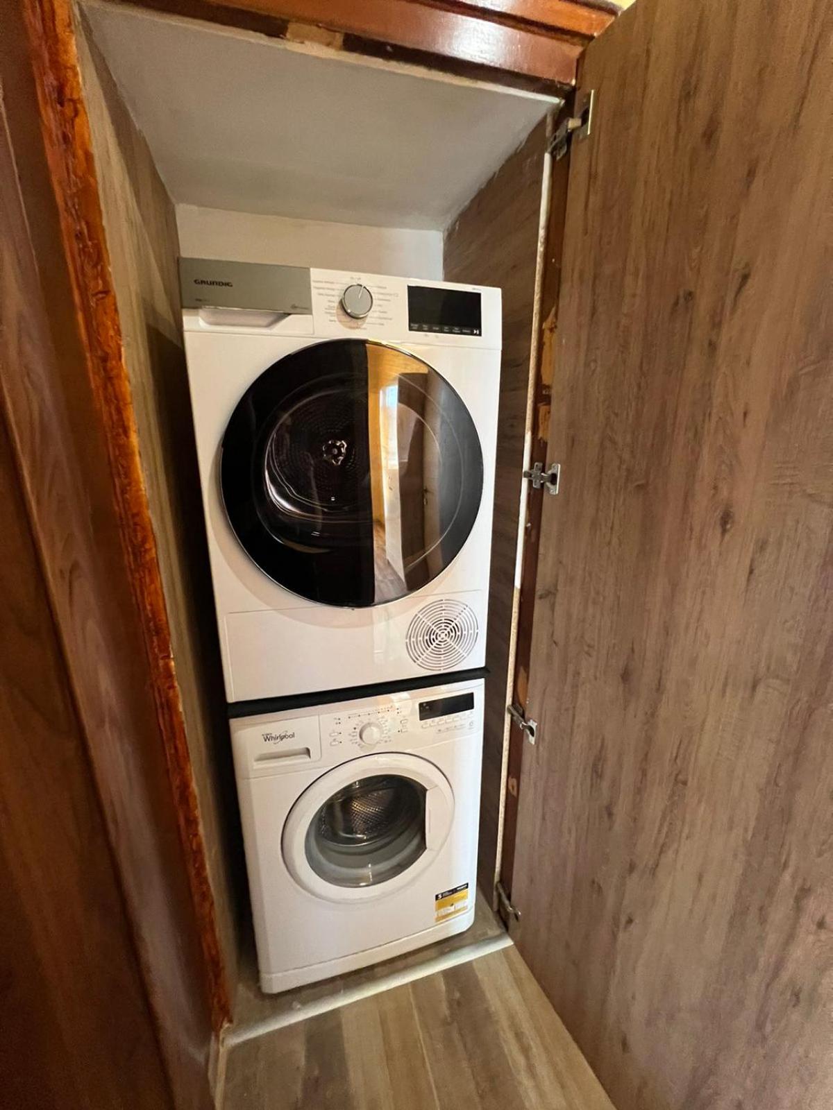 Bright & Cozy- 2BR Apartment with Private Parking