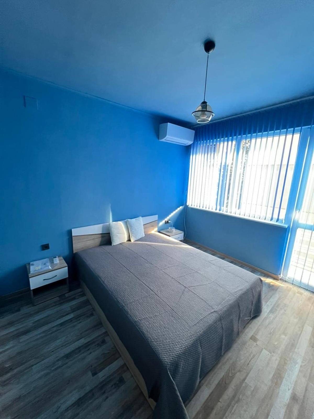 Bright & Cozy- 2BR Apartment with Private Parking