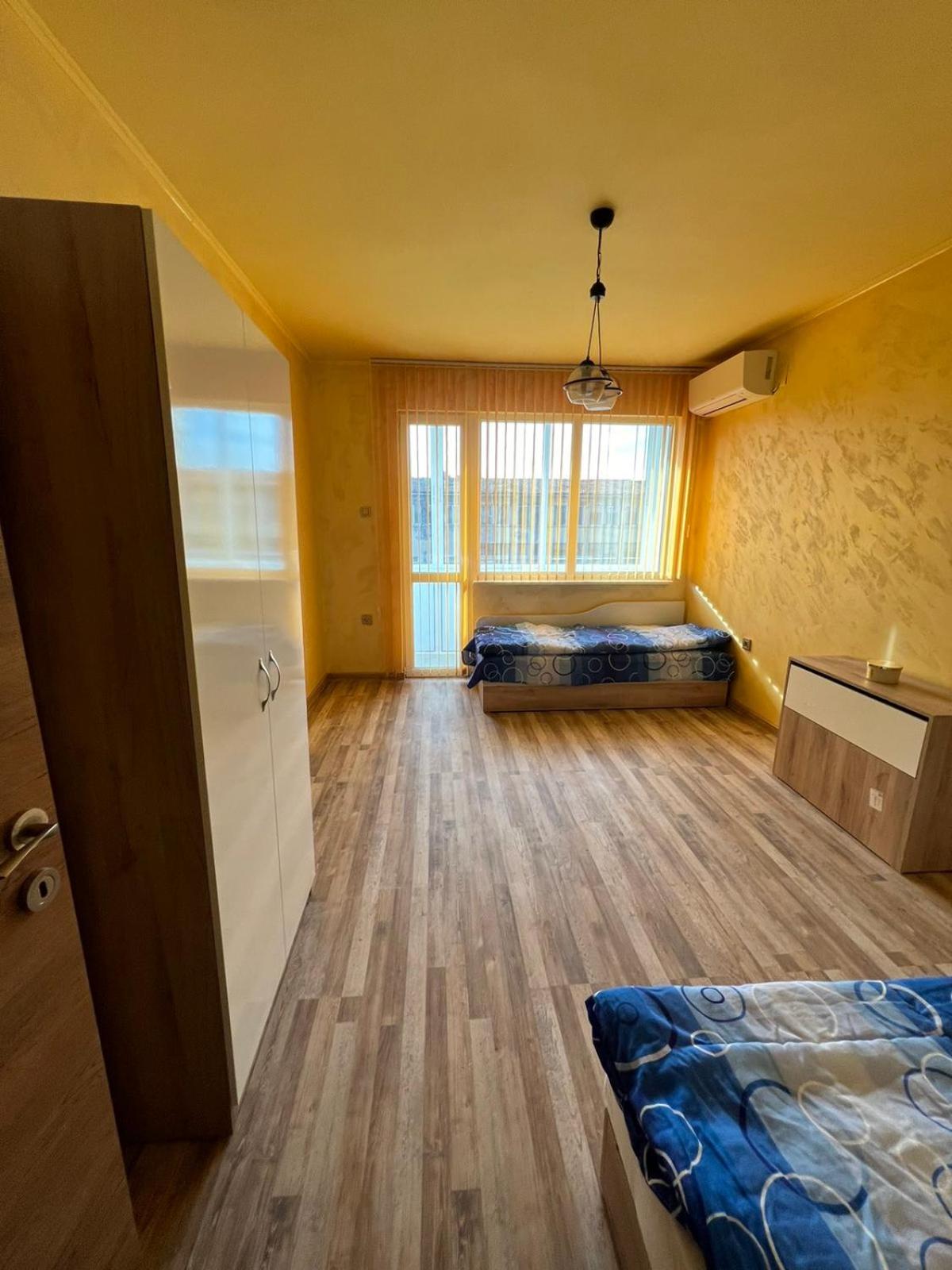 Bright & Cozy- 2BR Apartment with Private Parking