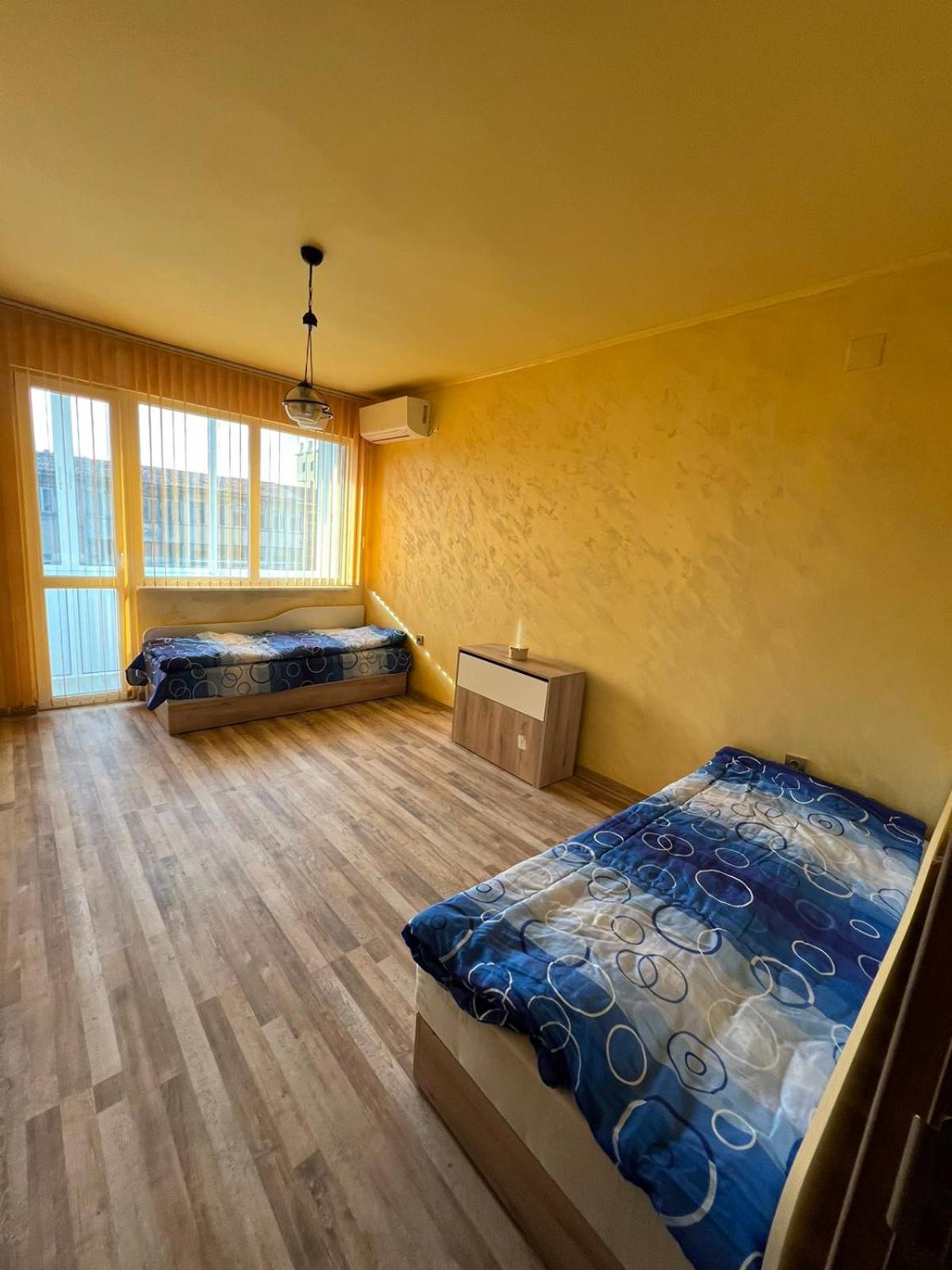 Bright & Cozy- 2BR Apartment with Private Parking