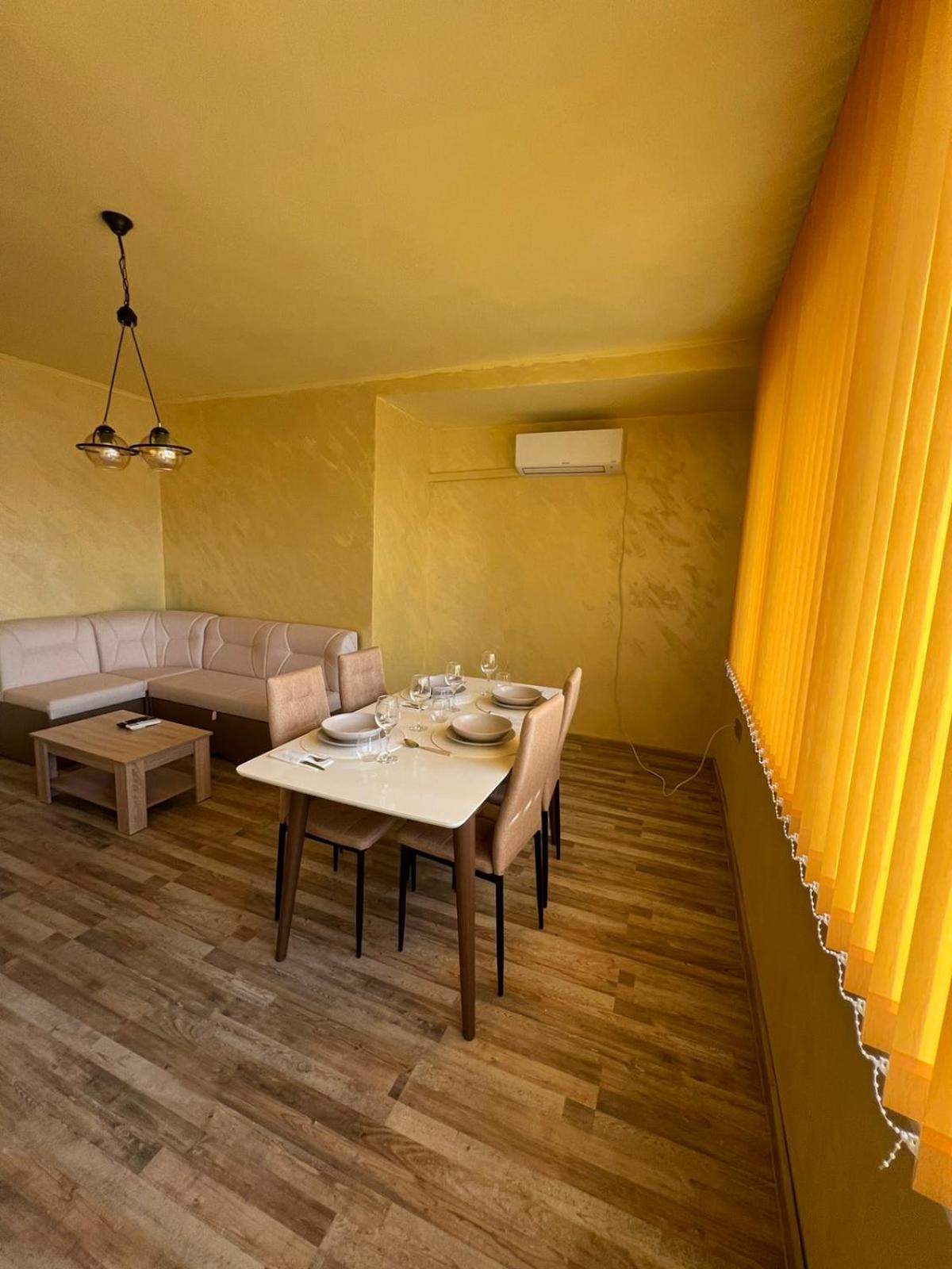 Bright & Cozy- 2BR Apartment with Private Parking