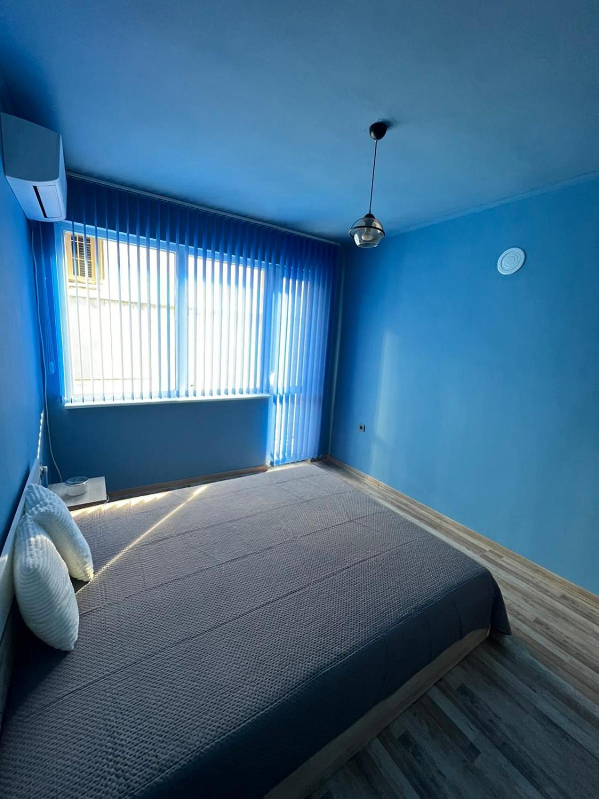 Bright & Cozy- 2BR Apartment with Private Parking