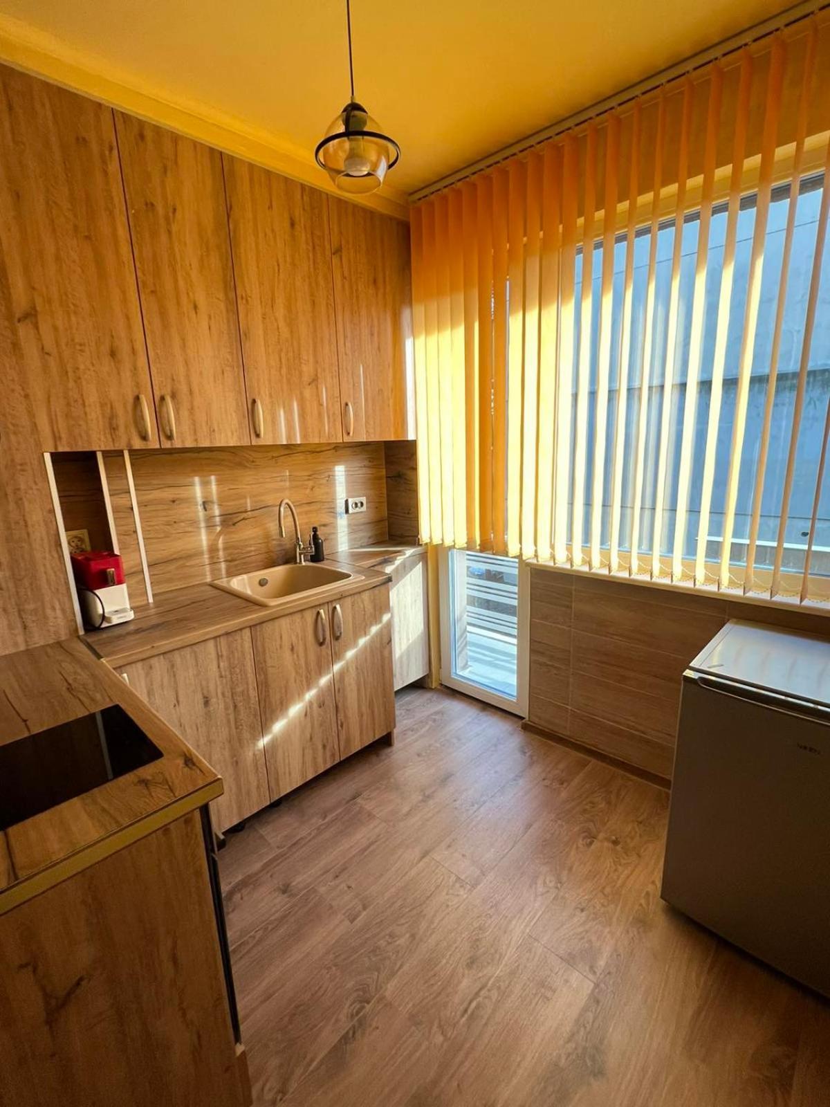 Bright & Cozy- 2BR Apartment with Private Parking