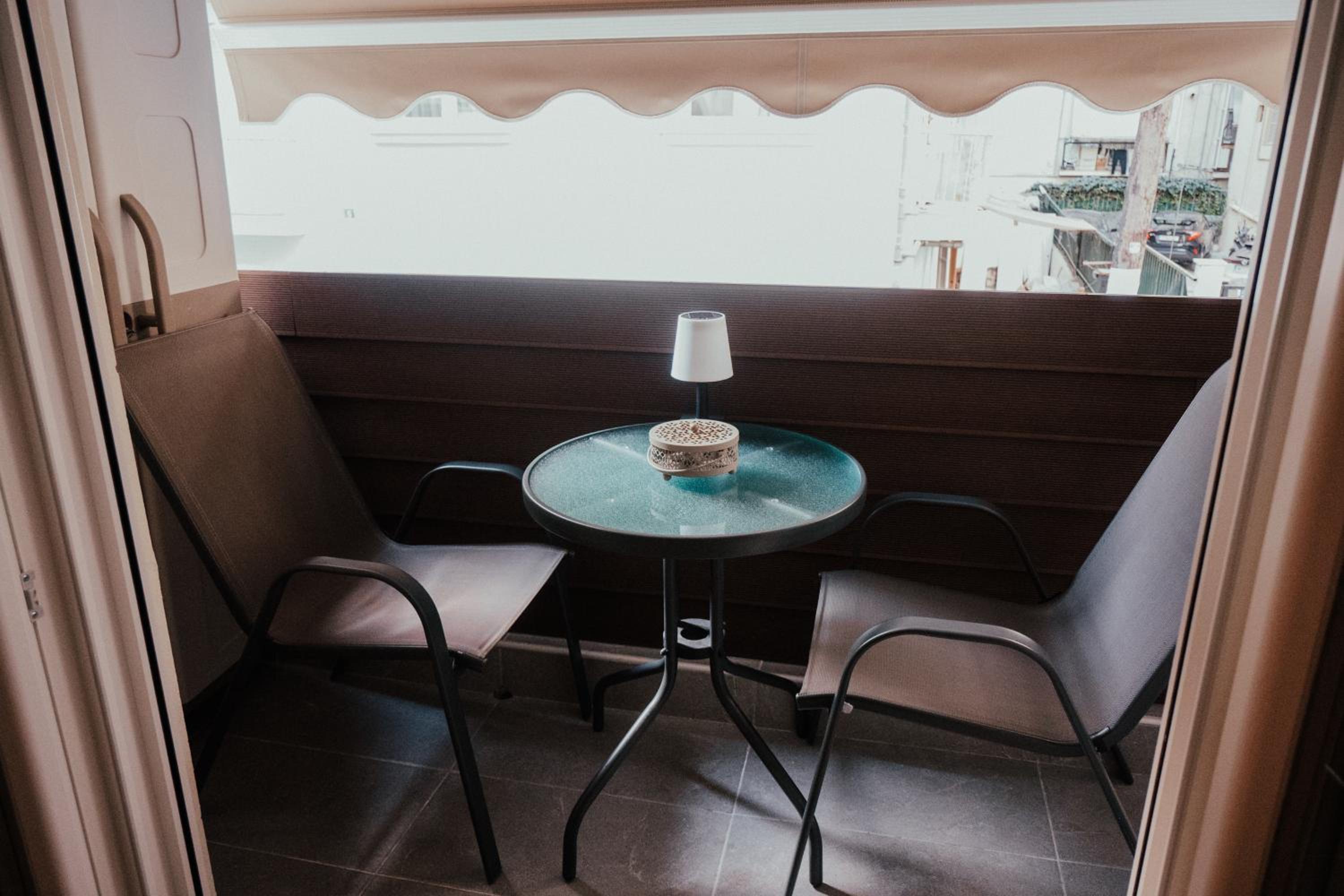 The Gallery en Thessaloniki — balance & terrace