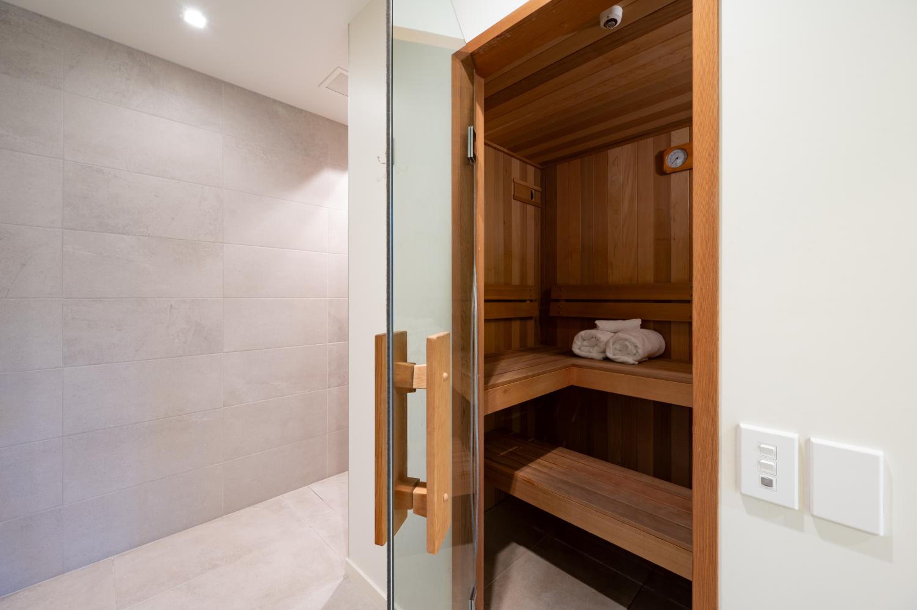 Lakefront View Apartment with Sauna view 5
