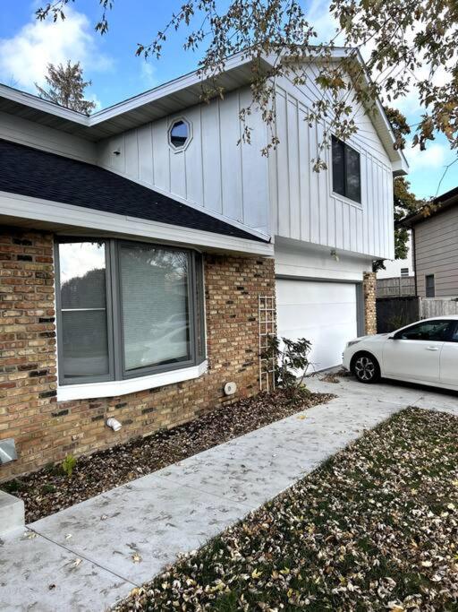 Parkside Getaway- Spacious Six Bedroom Home for Families & Friends view 3