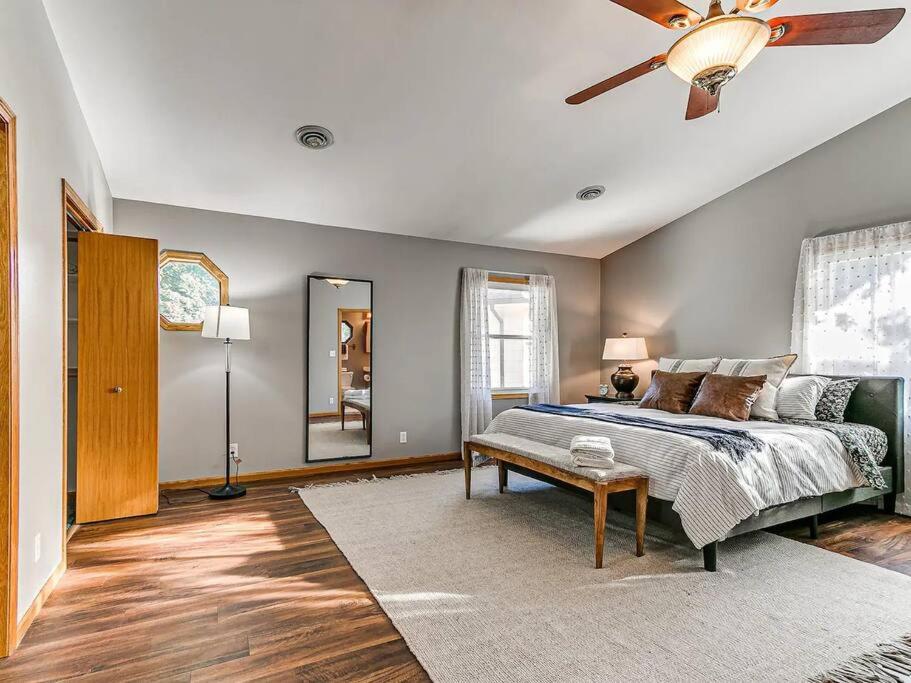 Parkside Getaway- Spacious Six Bedroom Home for Families & Friends view 4