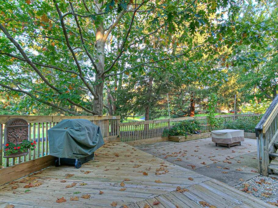 Parkside Getaway- Spacious Six Bedroom Home for Families & Friends view 5