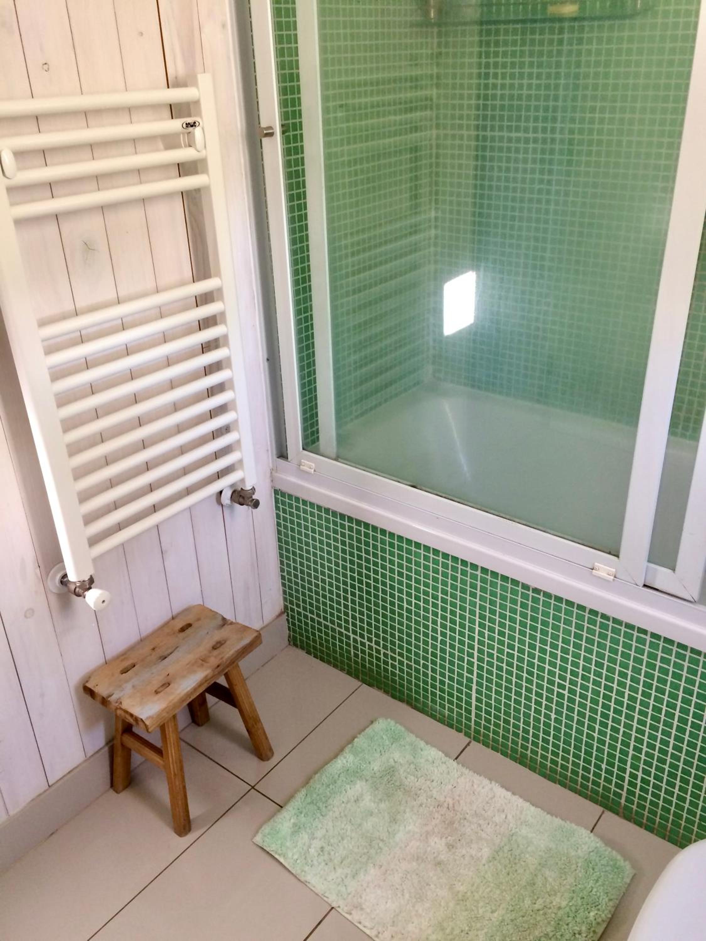 Para dos matrimonios con piscina, parrilla y fogón