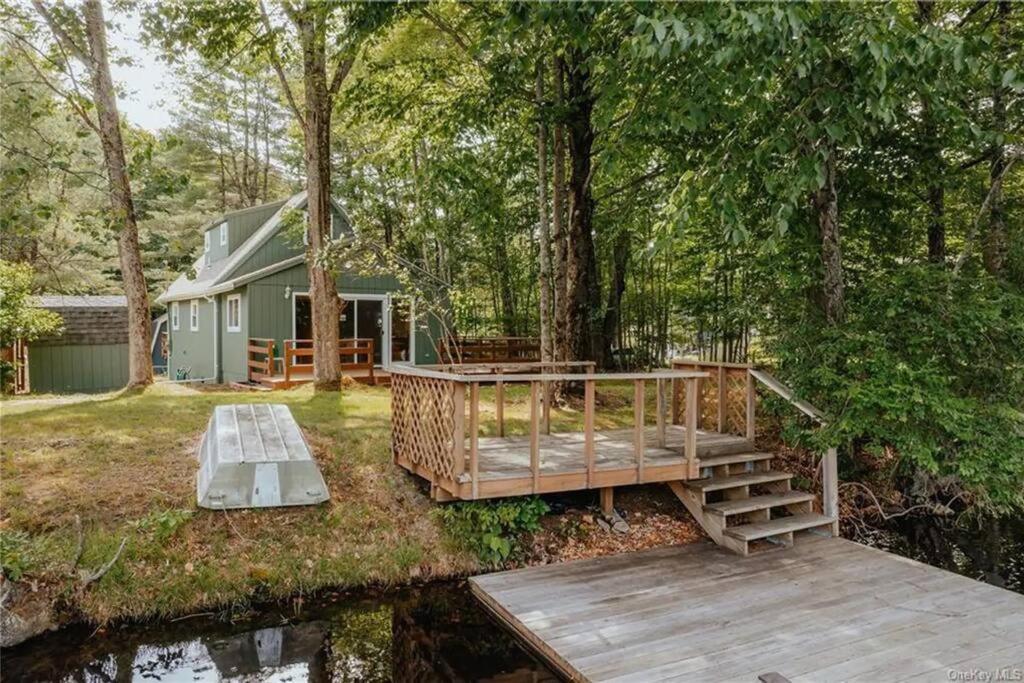Lakefront with Lots of Light and Private Dock Access