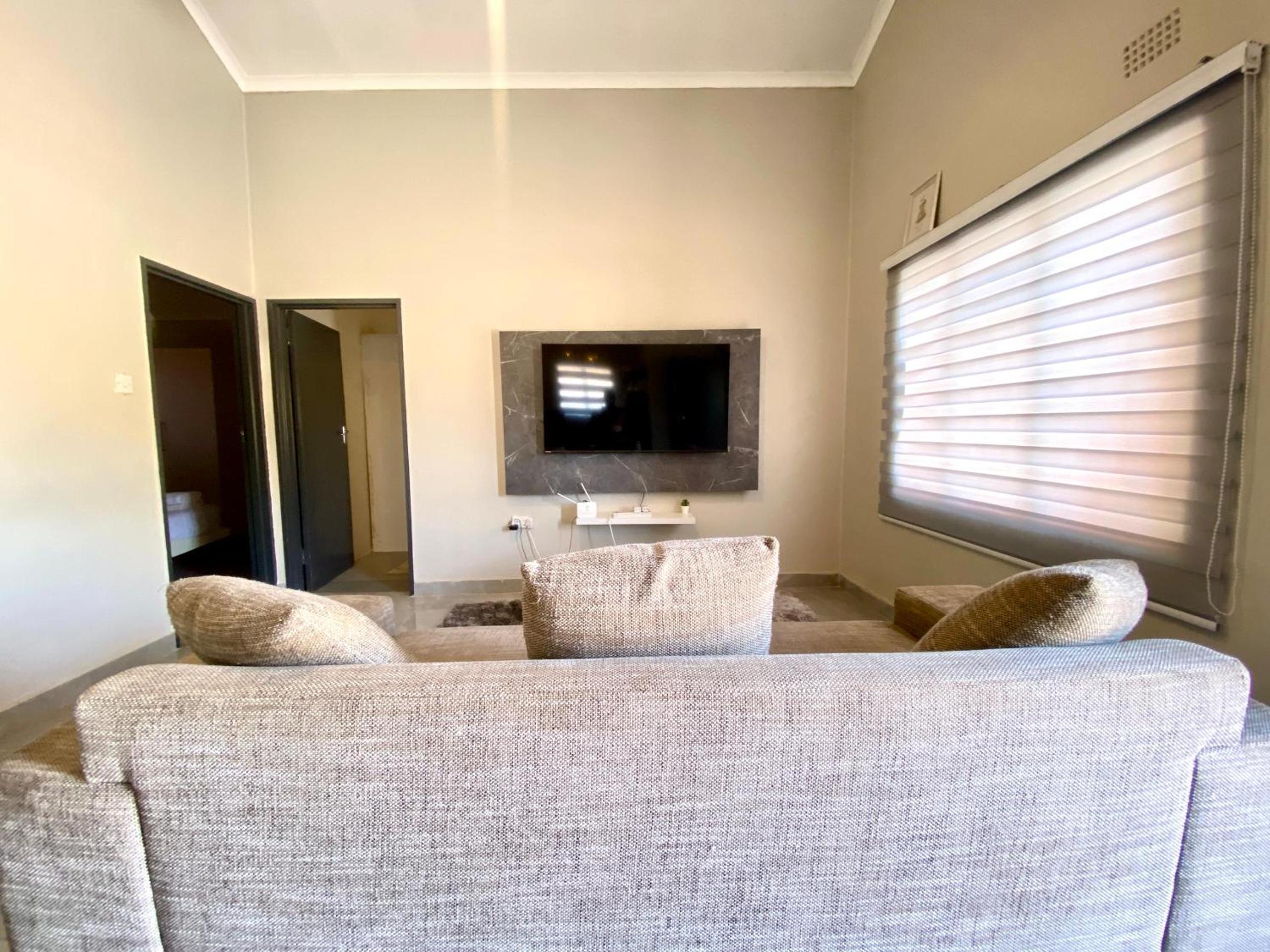 Down Town Delight - 2BR Budget Retreat