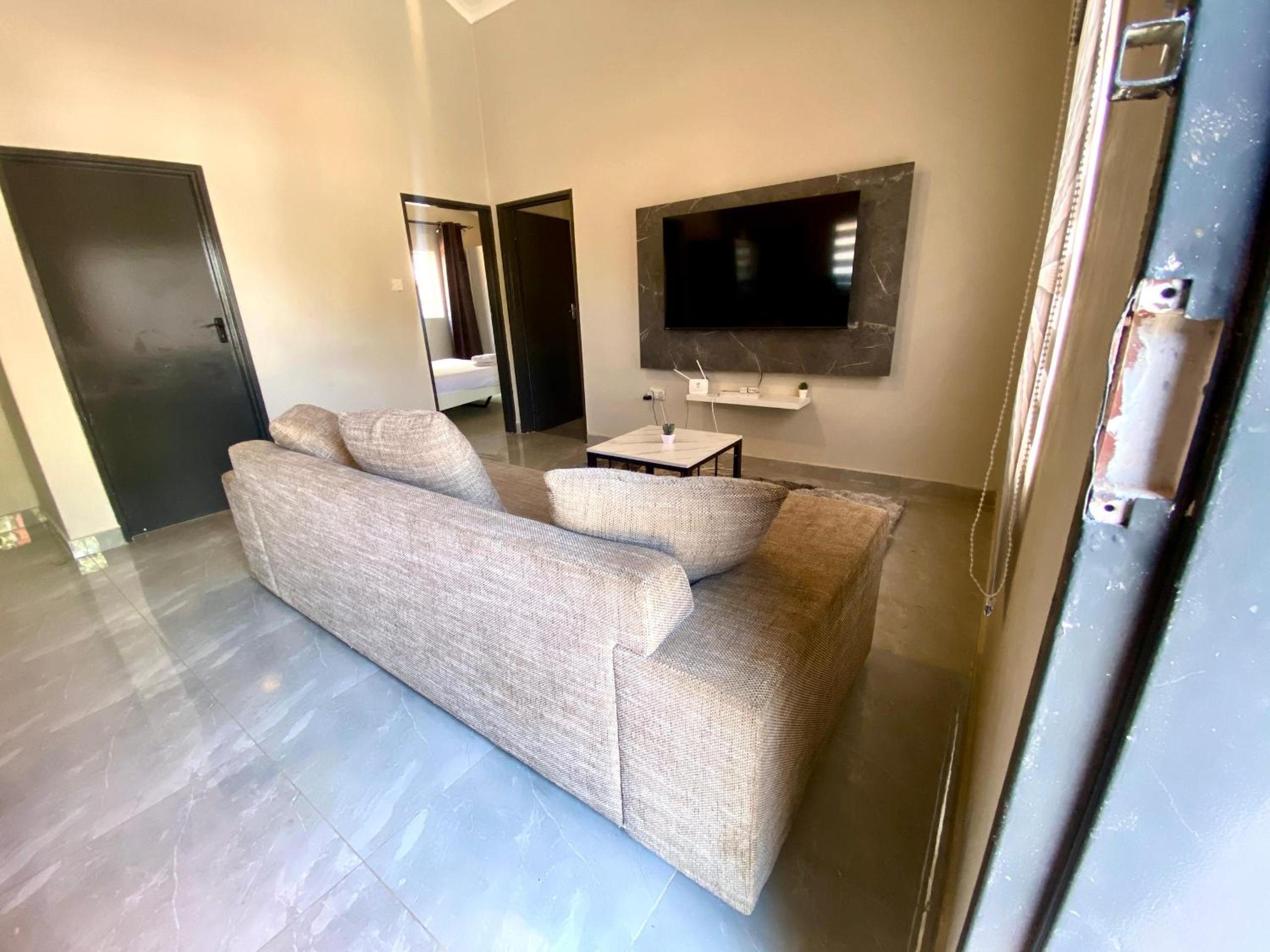 Down Town Delight - 2BR Budget Retreat
