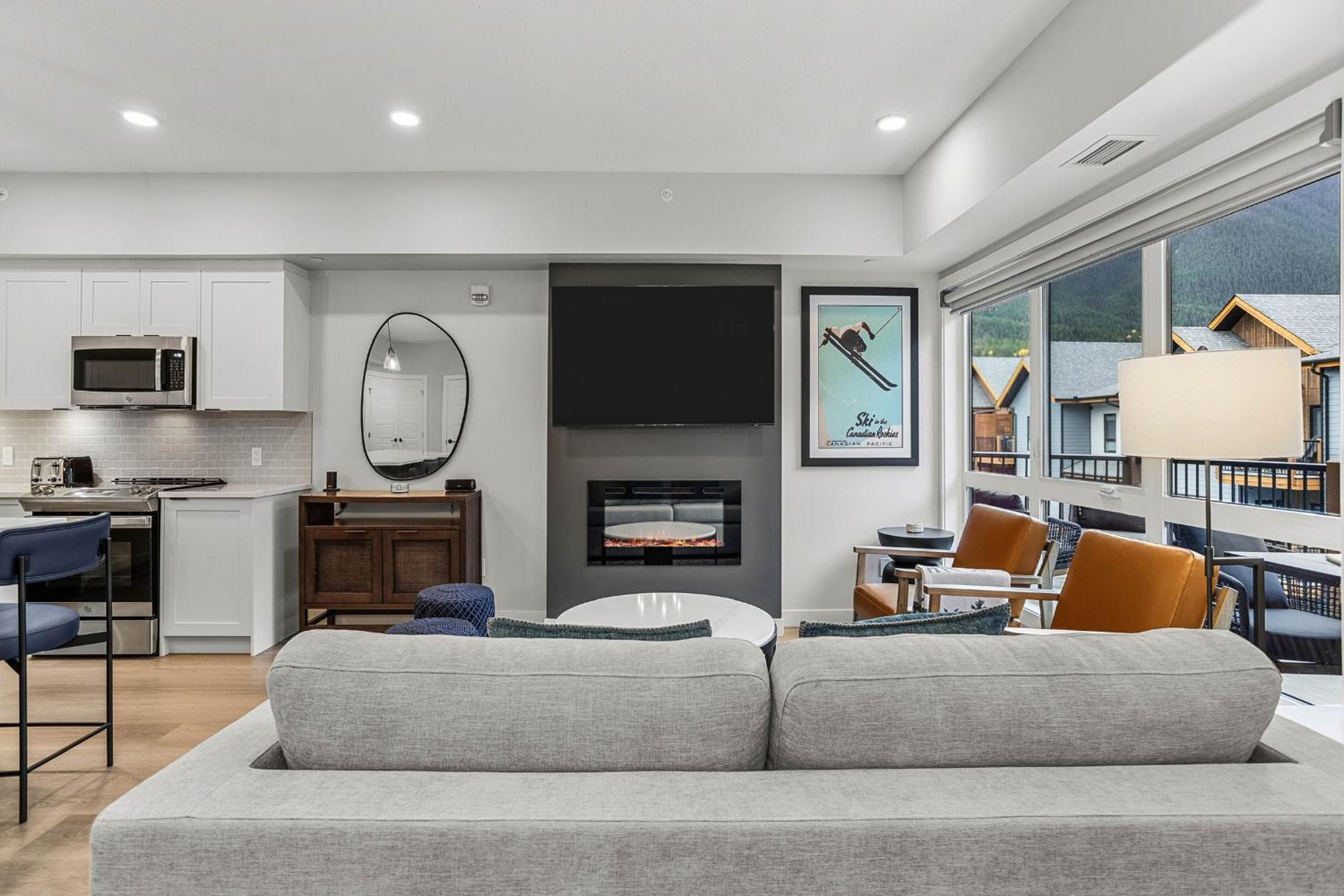 Perfect 3 bed-2 bath Top Floor Hot Tub Heated Pool Gym