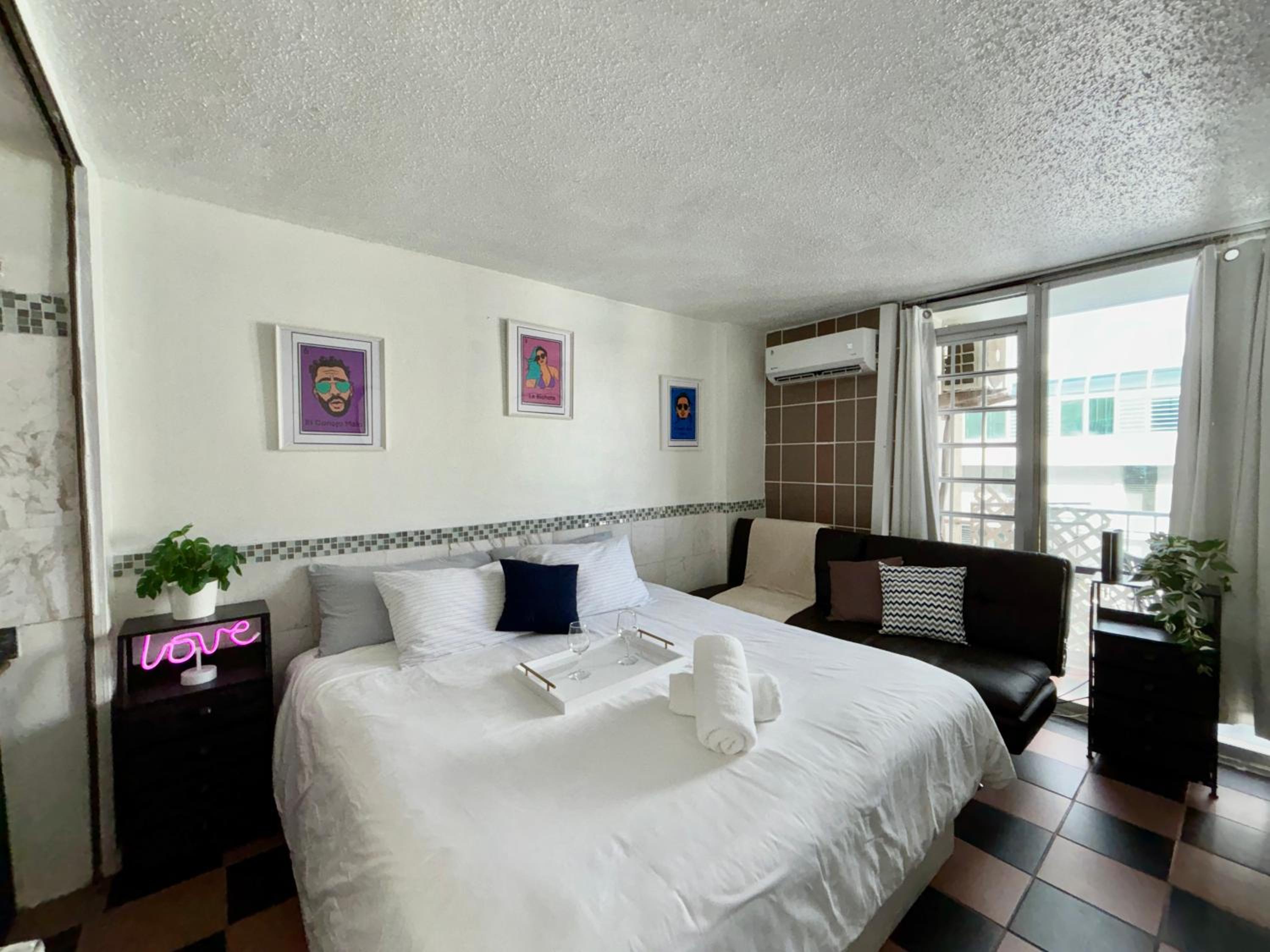 Isla Verde Modern Apartment with Pool view 3