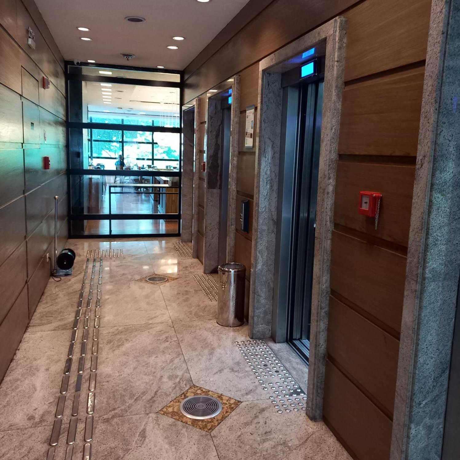 Quarto de casal - Caesar Towers Paulista - Blue Tree Premium Paulista - à 150 metros da Avenida Paulista - estadia estendida - bônus 12 horas
