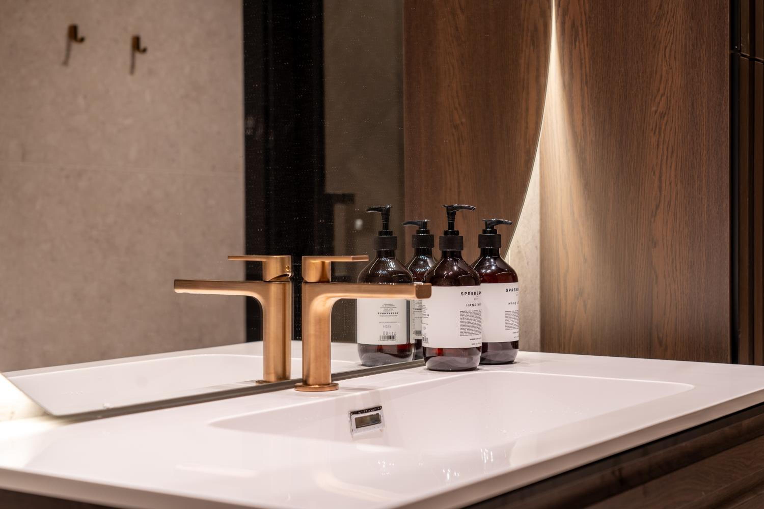 Aurora Luxe Retreat