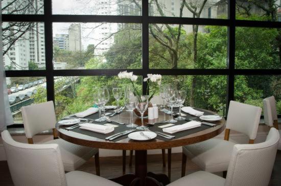 Quarto de casal - Caesar Towers Paulista - Blue Tree Premium Paulista - à 150 metros da Avenida Paulista - estadia estendida - bônus 12 horas