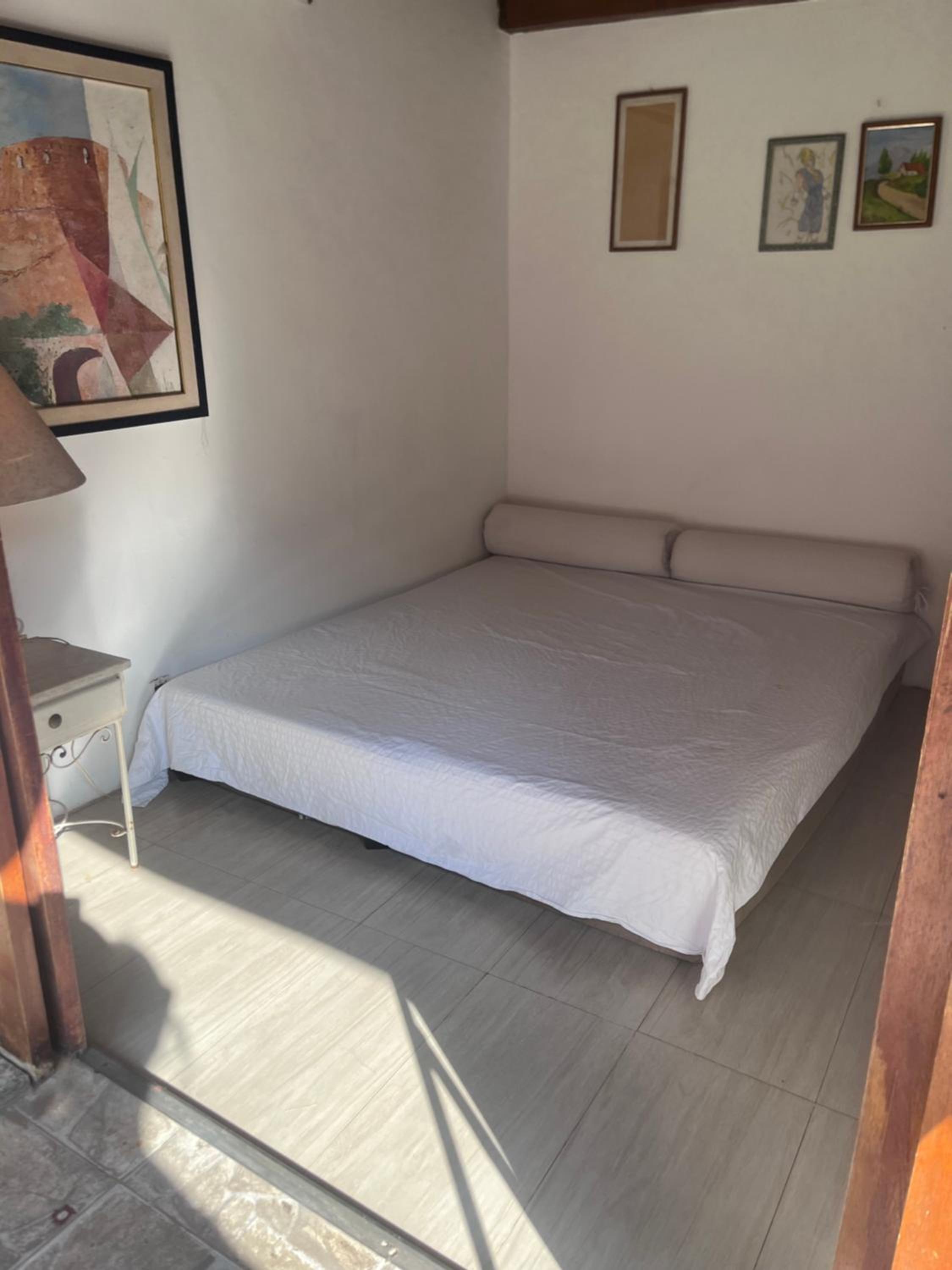 Linda suite com banheiro,em casa de vila
