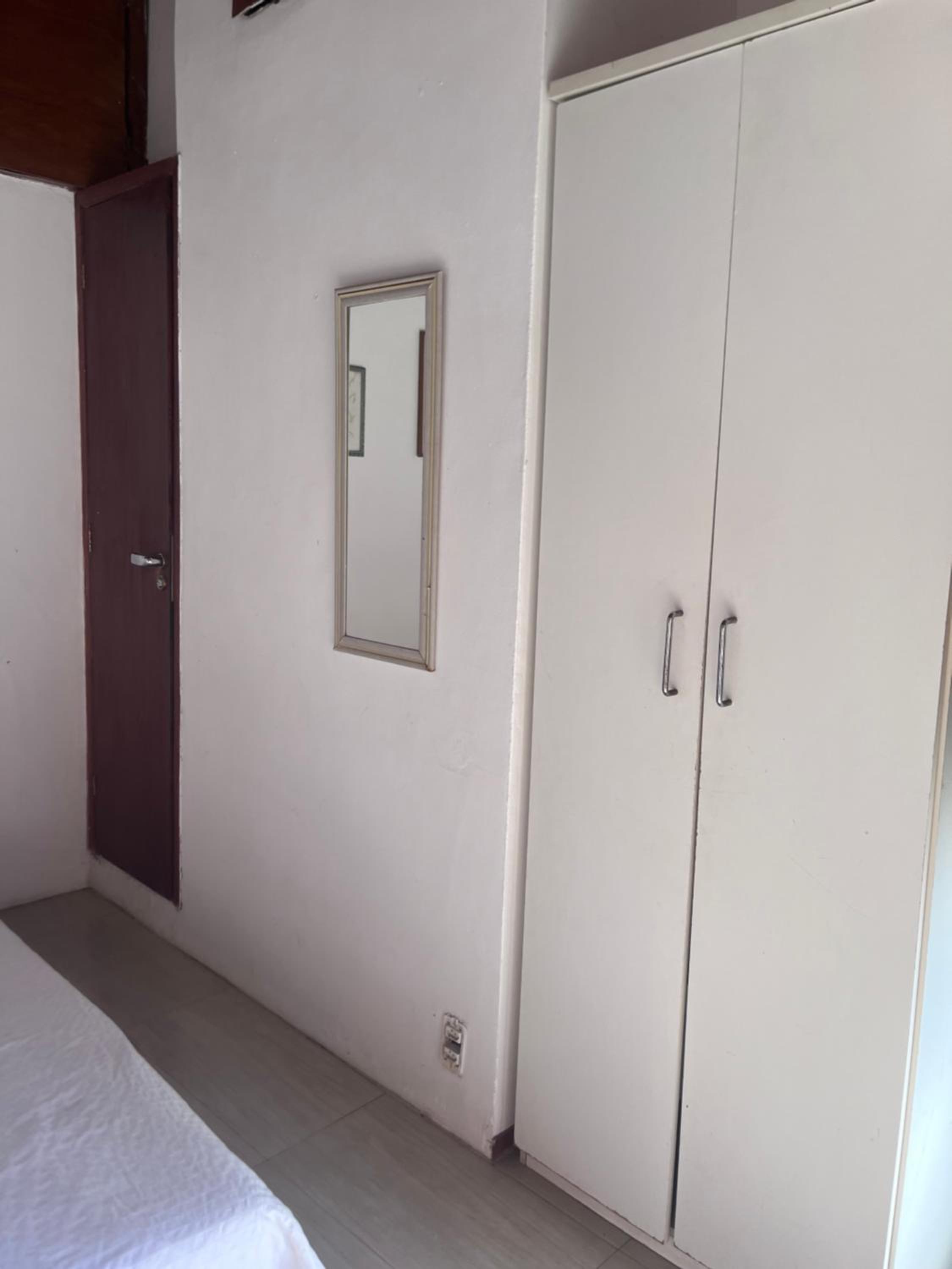 Linda suite com banheiro,em casa de vila