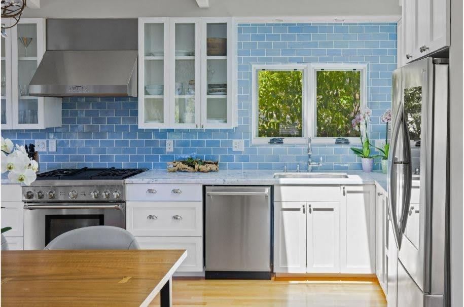 Monterey Vacations - Gorgeous 3-bdrm home, walk to town and beach - Property Image 3