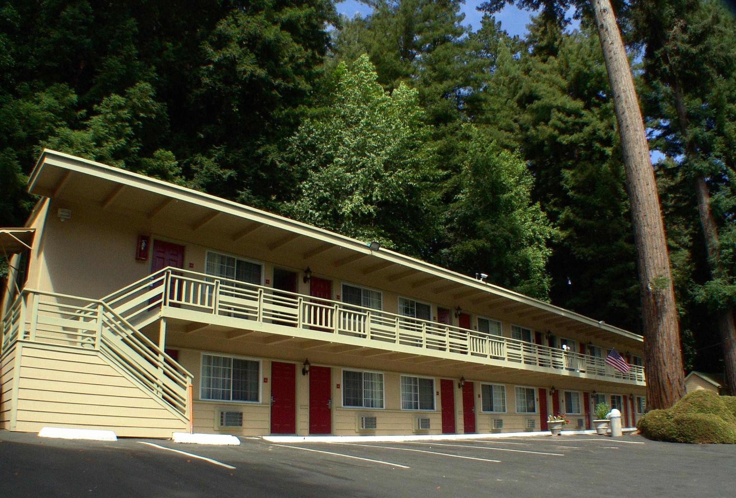 Hotel Quality Inn & Suites Santa Cruz Mountains - Image 1