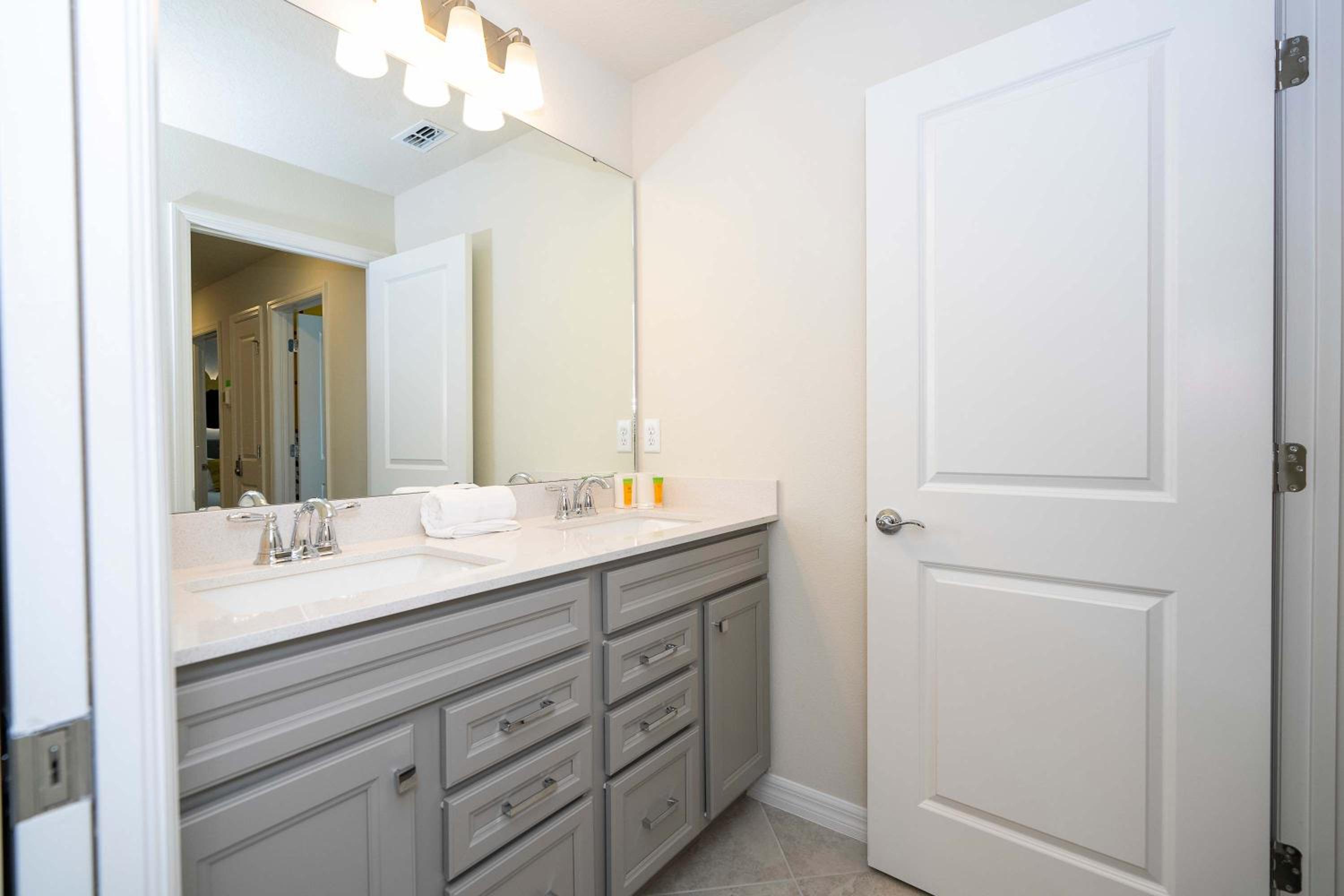 Family Friendly 5Bd Close to Disney at Windsor Cay 1269